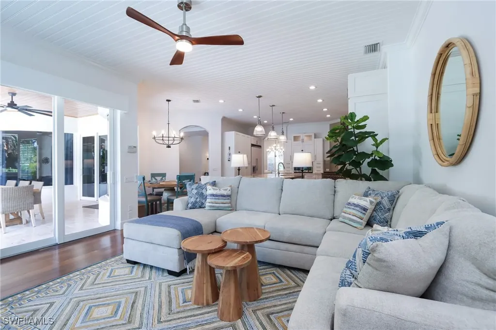 678 11th Avenue S Naples FL 34102