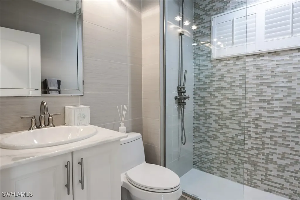 678 11th Avenue S Naples FL 34102