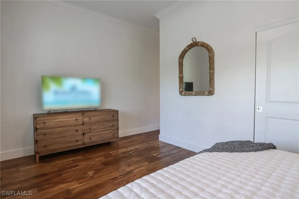 678 11th Avenue S Naples FL 34102