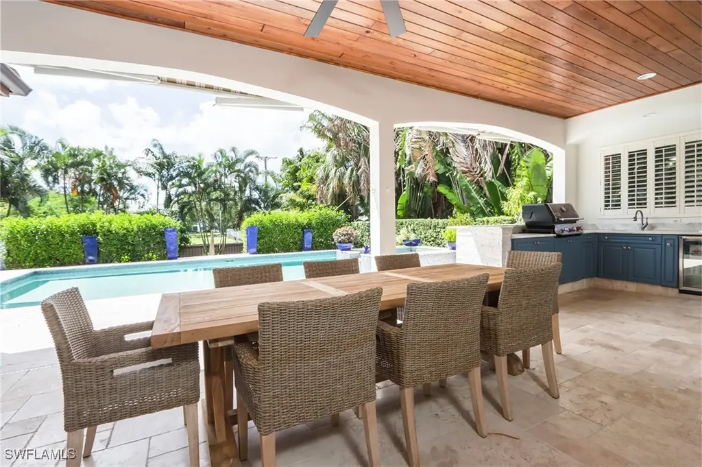 678 11th Avenue S Naples FL 34102