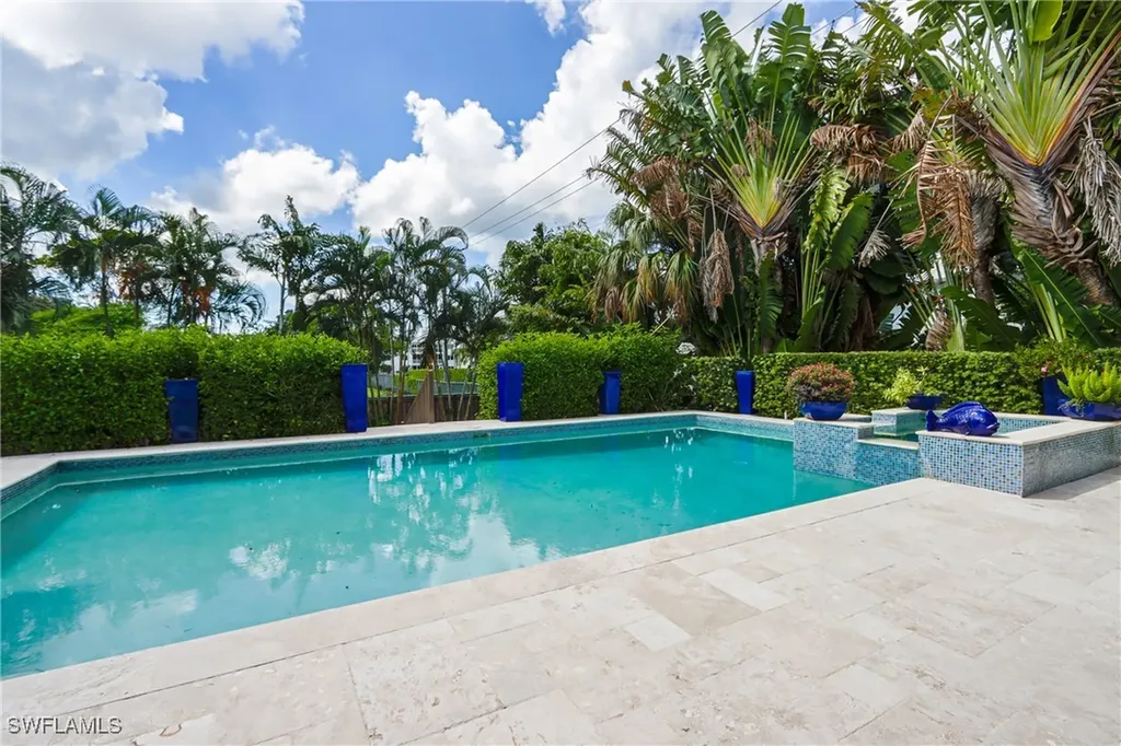 678 11th Avenue S Naples FL 34102
