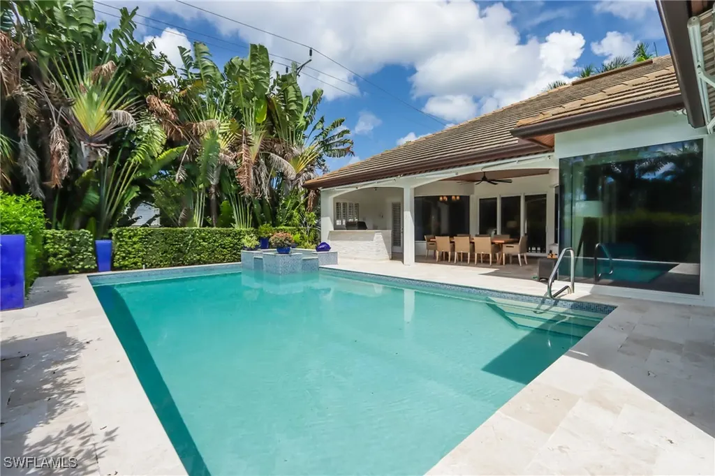 678 11th Avenue S Naples FL 34102