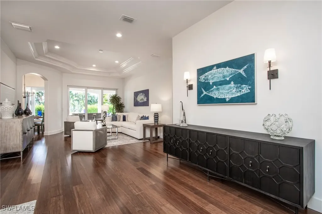 678 11th Avenue S Naples FL 34102