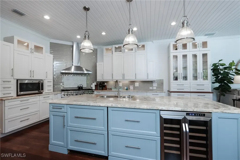 678 11th Avenue S Naples FL 34102