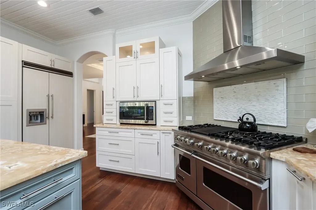 678 11th Avenue S Naples FL 34102