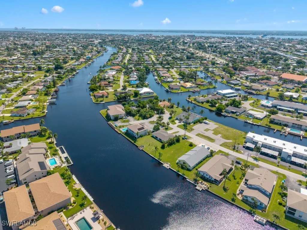 4520 SE 5th Place Cape Coral FL 33904