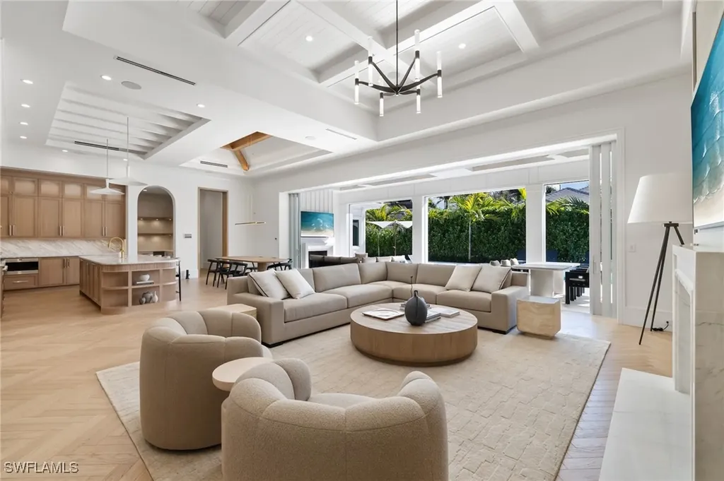 660 Wedge Drive Naples FL 34103