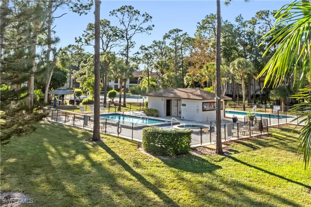 1733 Courtyard Way Naples FL 34112