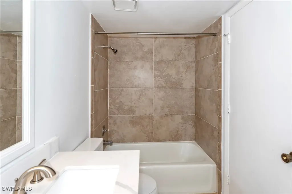 1733 Courtyard Way Naples FL 34112