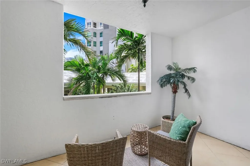 295 Grande Way Naples FL 34110