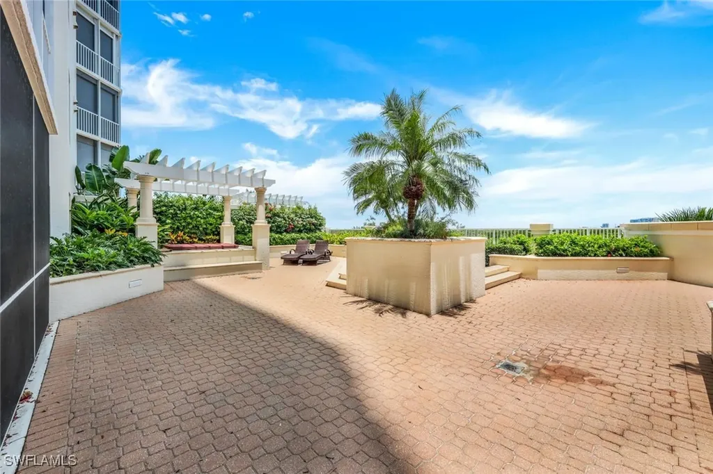 295 Grande Way Naples FL 34110