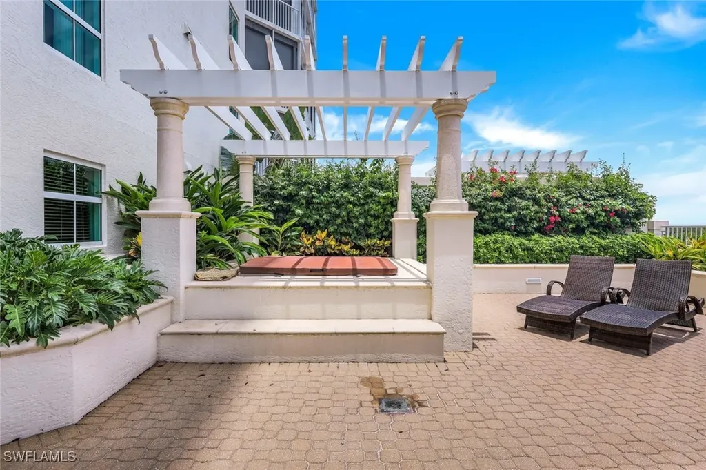 295 Grande Way Naples FL 34110