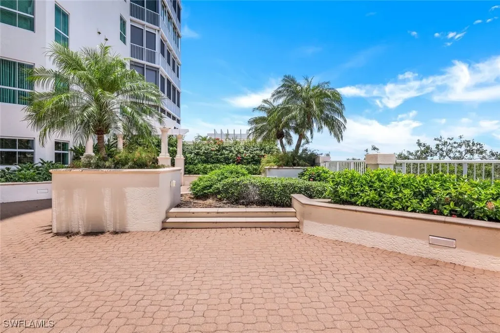 295 Grande Way Naples FL 34110