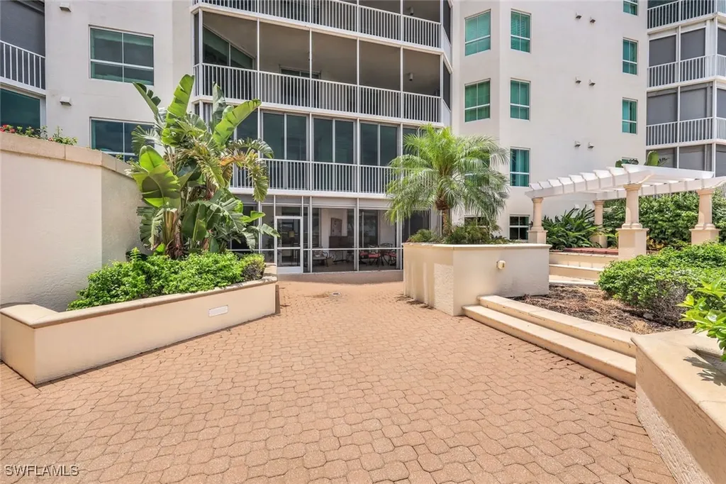 295 Grande Way Naples FL 34110