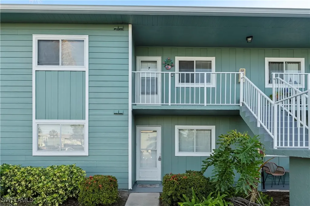 134 Cypress Way E Naples FL 34110