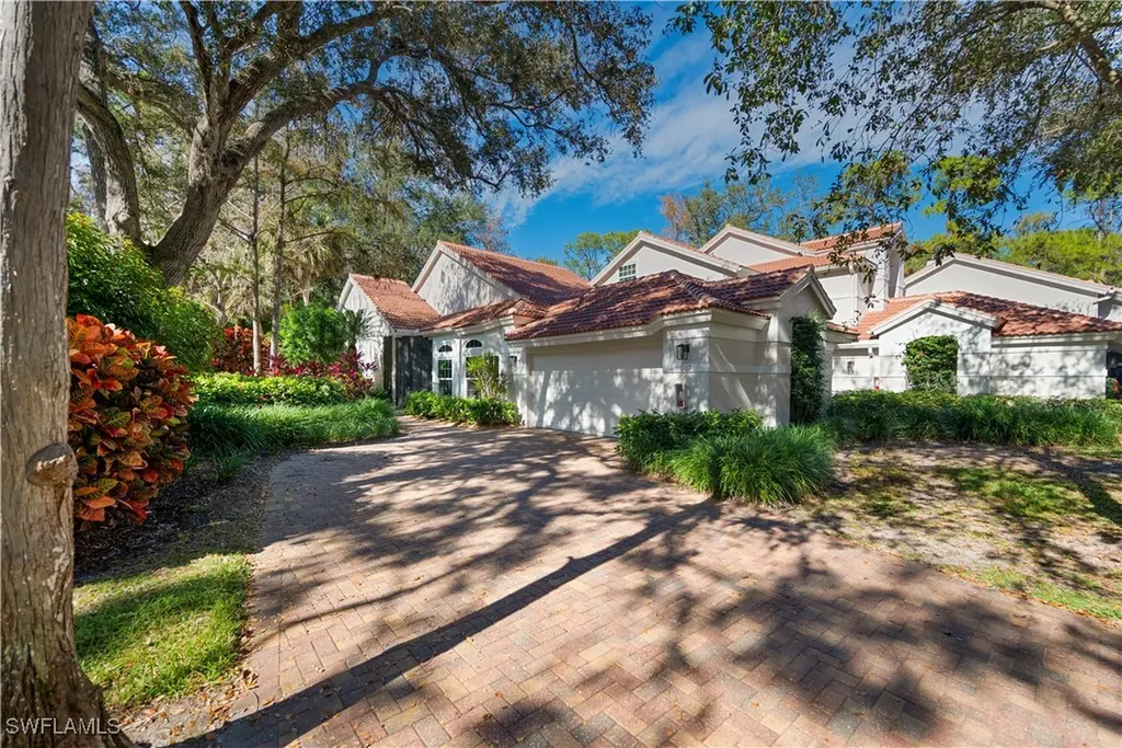 107 Amblewood Lane Naples FL 34105