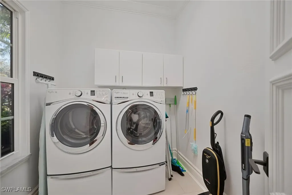 107 Amblewood Lane Naples FL 34105