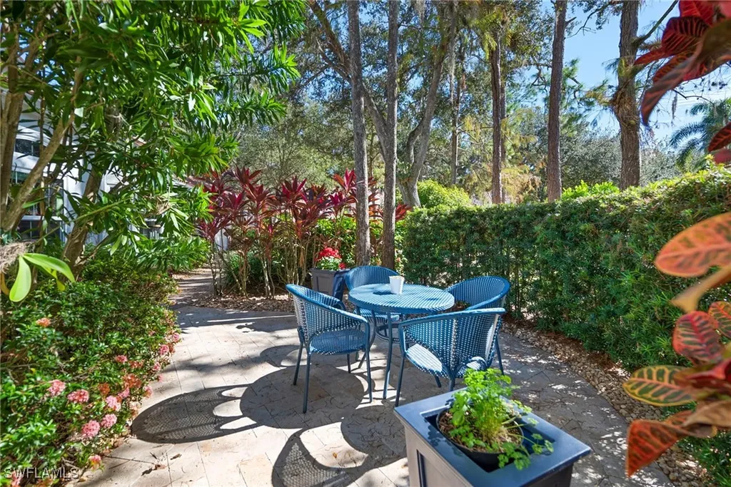 107 Amblewood Lane Naples FL 34105