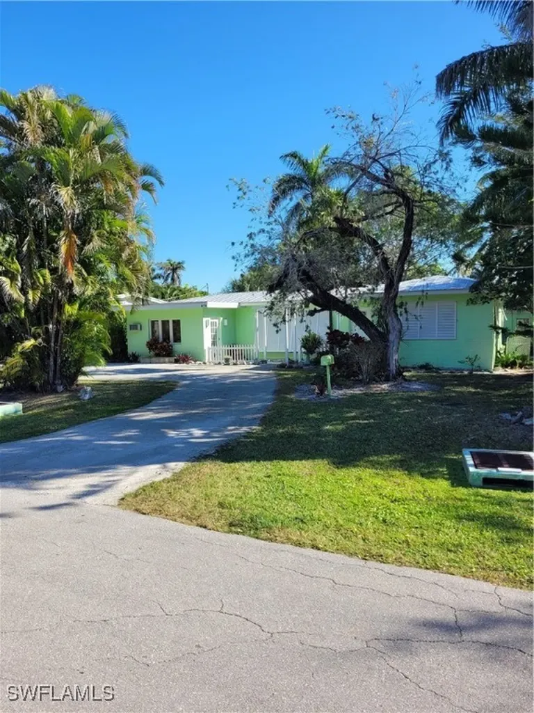 870 Forest Avenue Naples FL 34102