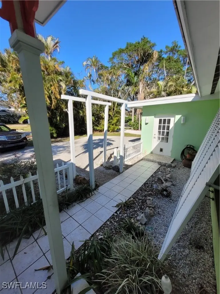 870 Forest Avenue Naples FL 34102