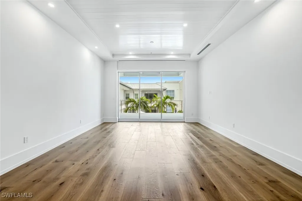 201 8th Street S Naples FL 34102