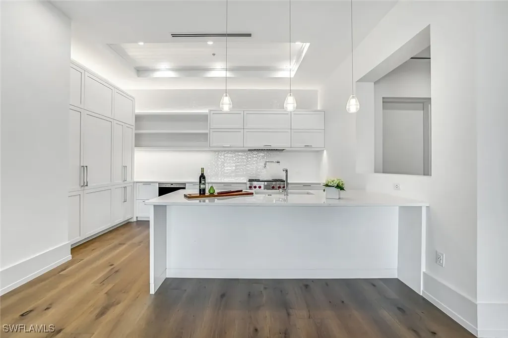 201 8th Street S Naples FL 34102