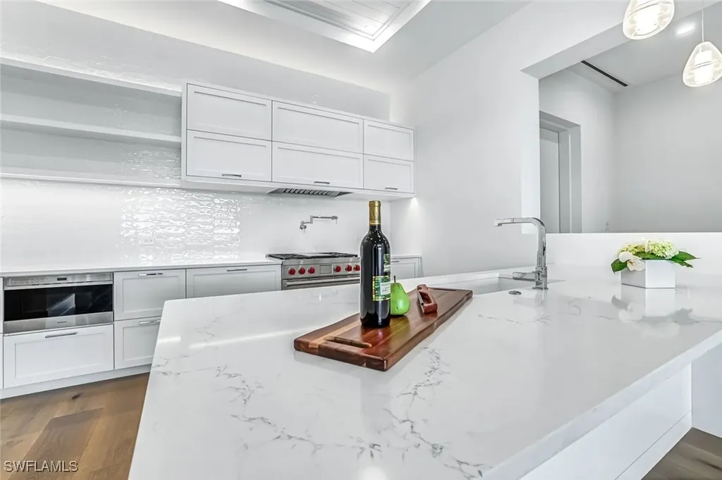 201 8th Street S Naples FL 34102