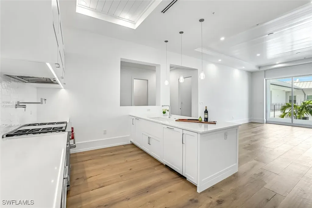 201 8th Street S Naples FL 34102