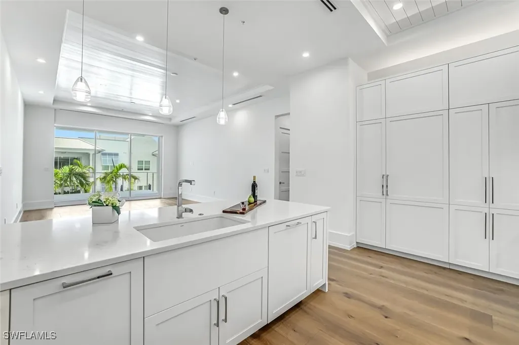 201 8th Street S Naples FL 34102