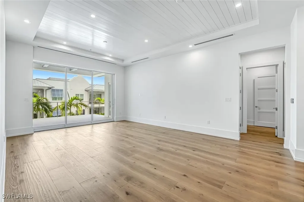 201 8th Street S Naples FL 34102