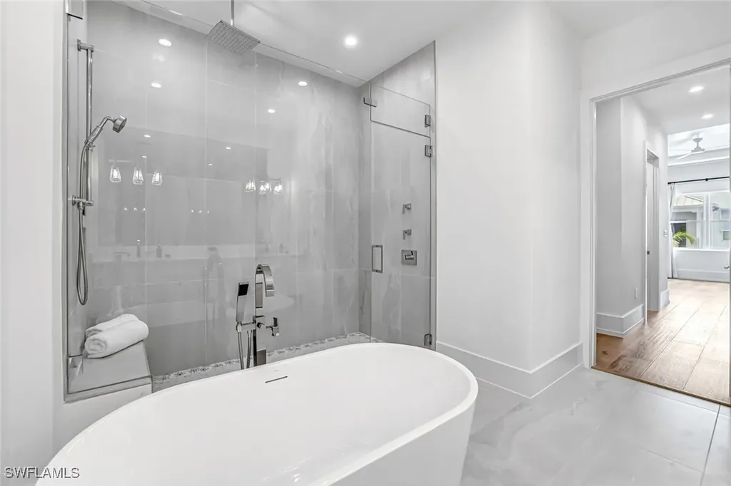 201 8th Street S Naples FL 34102