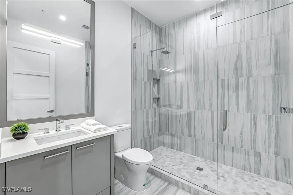 201 8th Street S Naples FL 34102