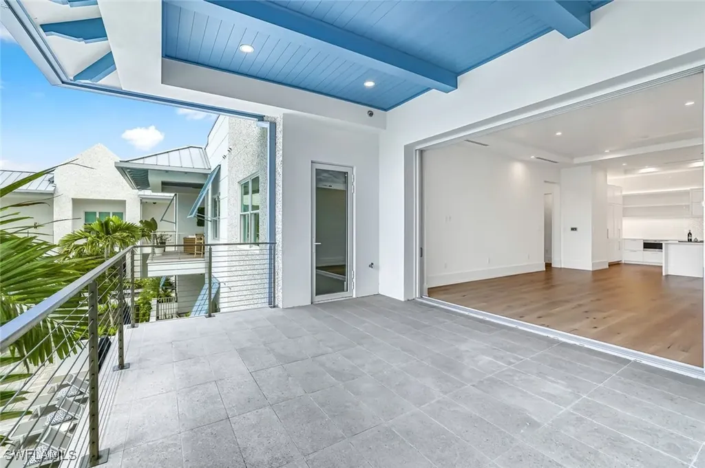 201 8th Street S Naples FL 34102