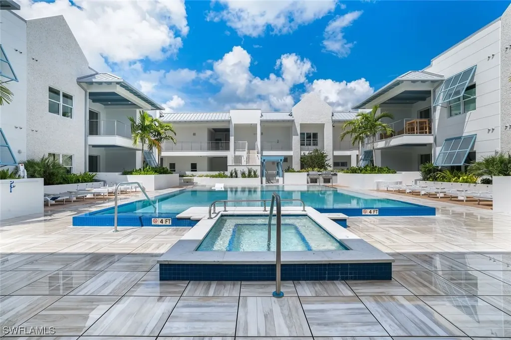 201 8th Street S Naples FL 34102