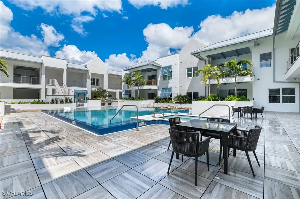 201 8th Street S Naples FL 34102