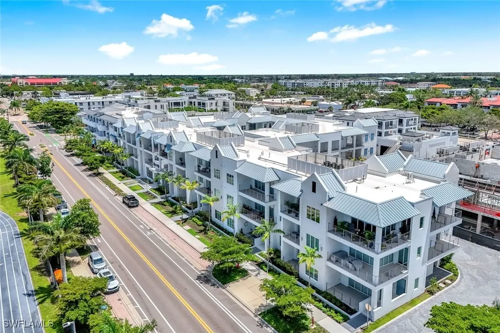 201 8th Street S Naples FL 34102