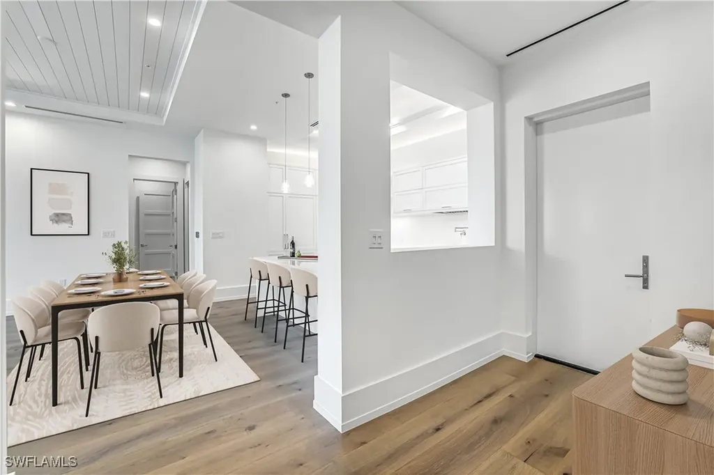 201 8th Street S Naples FL 34102