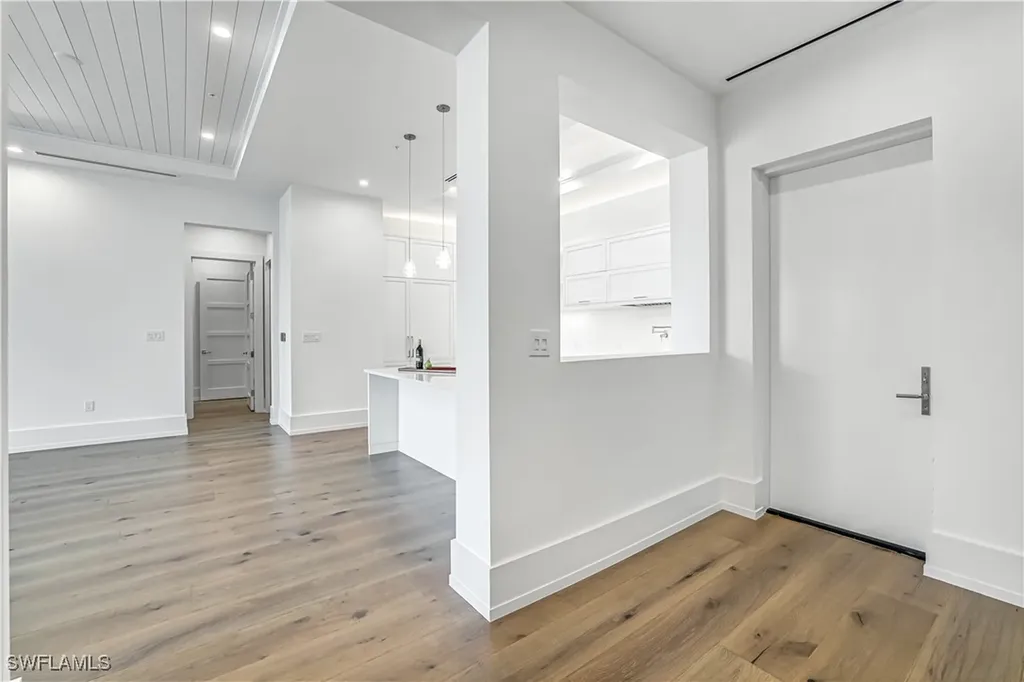 201 8th Street S Naples FL 34102