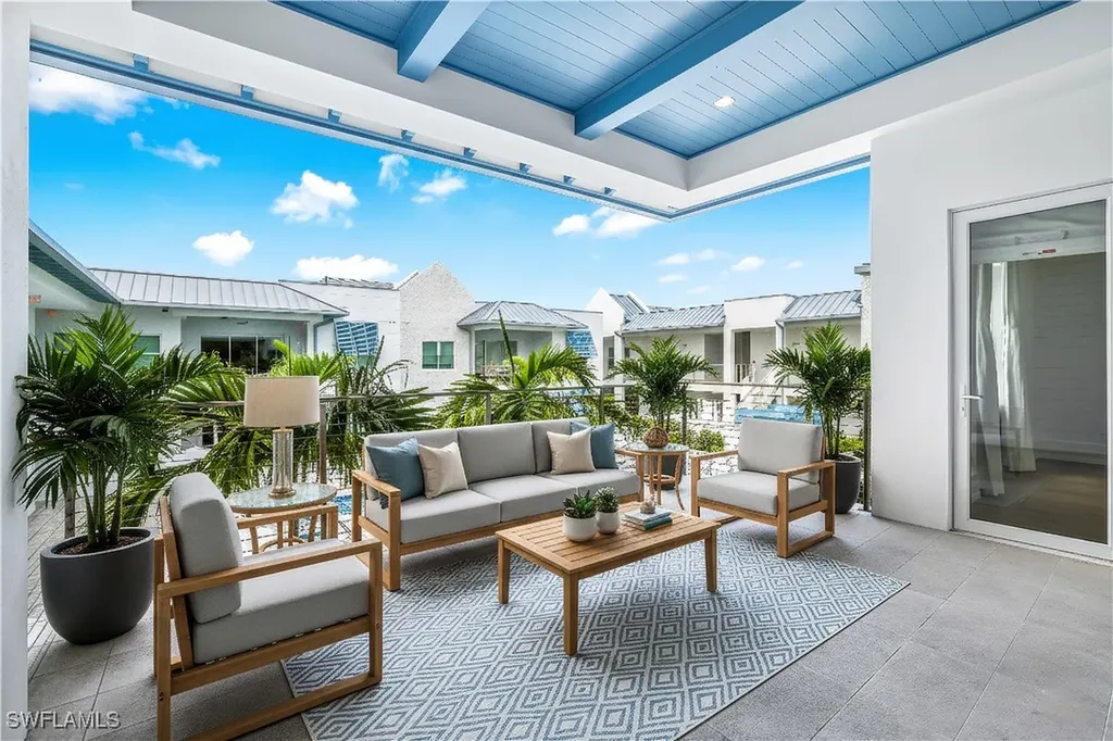 201 8th Street S Naples FL 34102