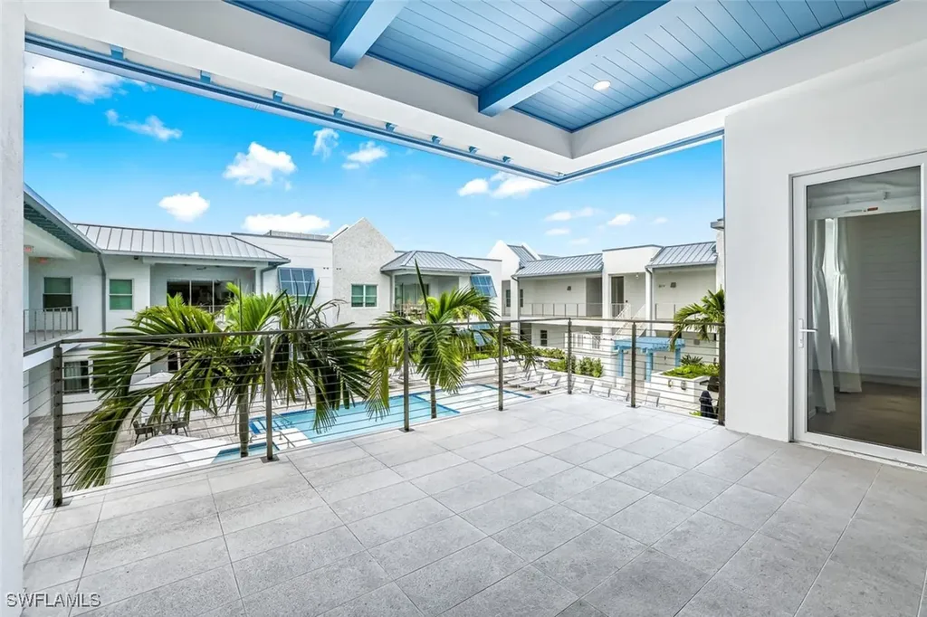 201 8th Street S Naples FL 34102