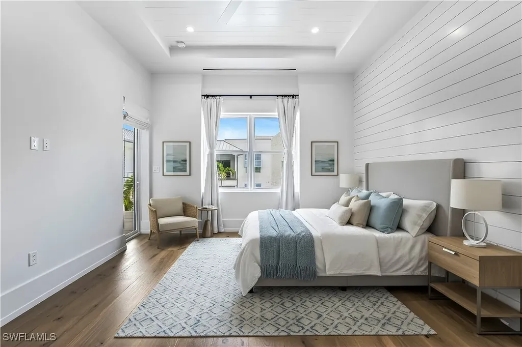 201 8th Street S Naples FL 34102