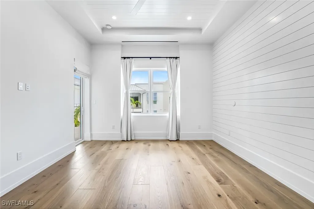 201 8th Street S Naples FL 34102