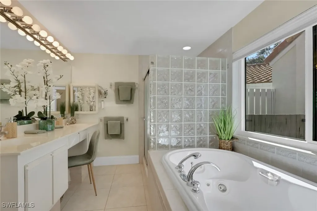 796 Reef Point Circle Naples FL 34108