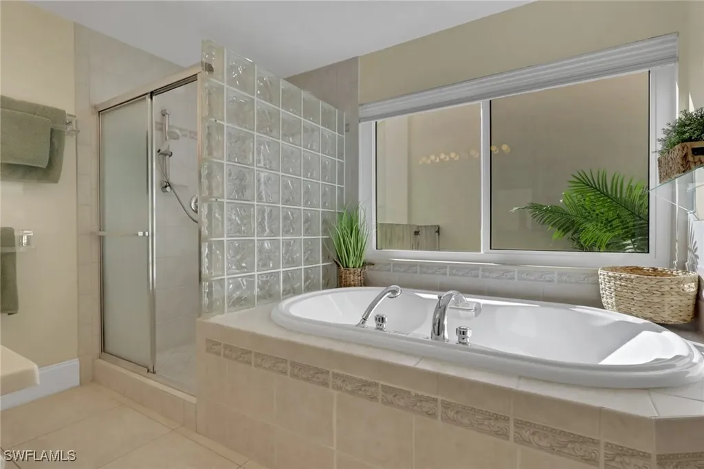 796 Reef Point Circle Naples FL 34108