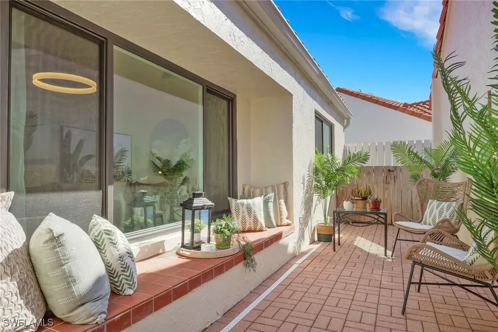 796 Reef Point Circle Naples FL 34108