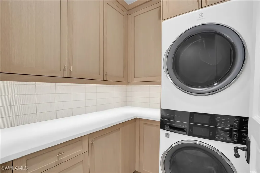 555 Whispering Pine Lane Naples FL 34103