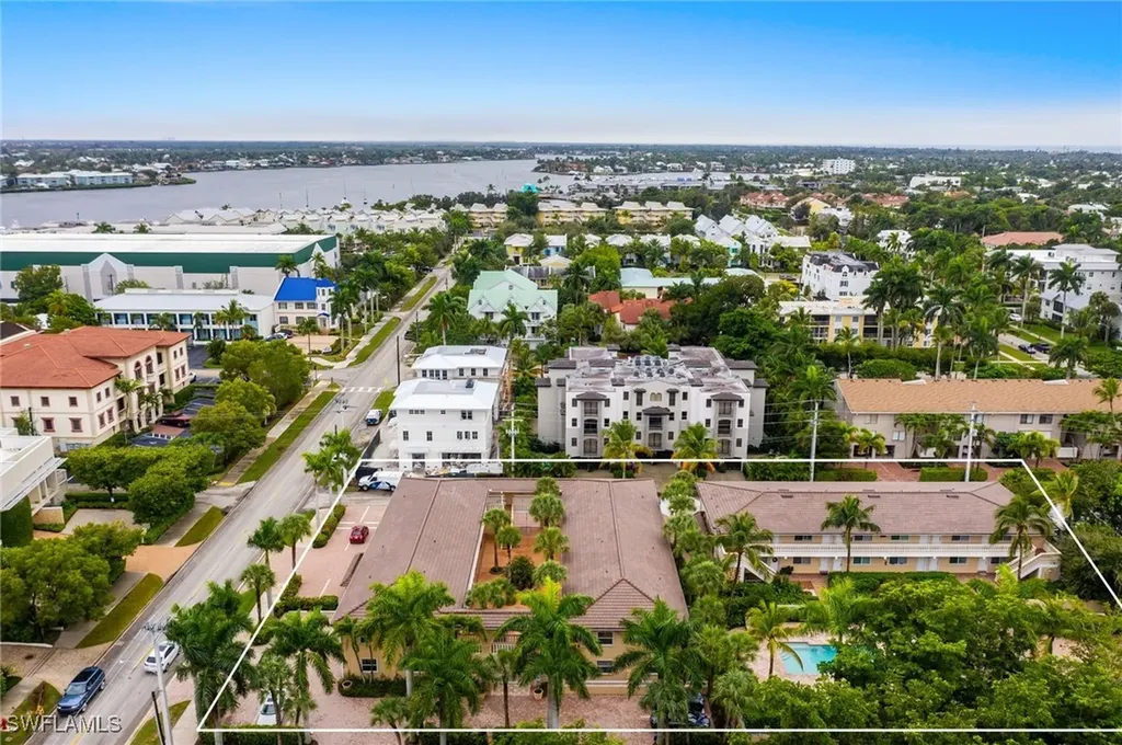 980 7th Avenue S Naples FL 34102