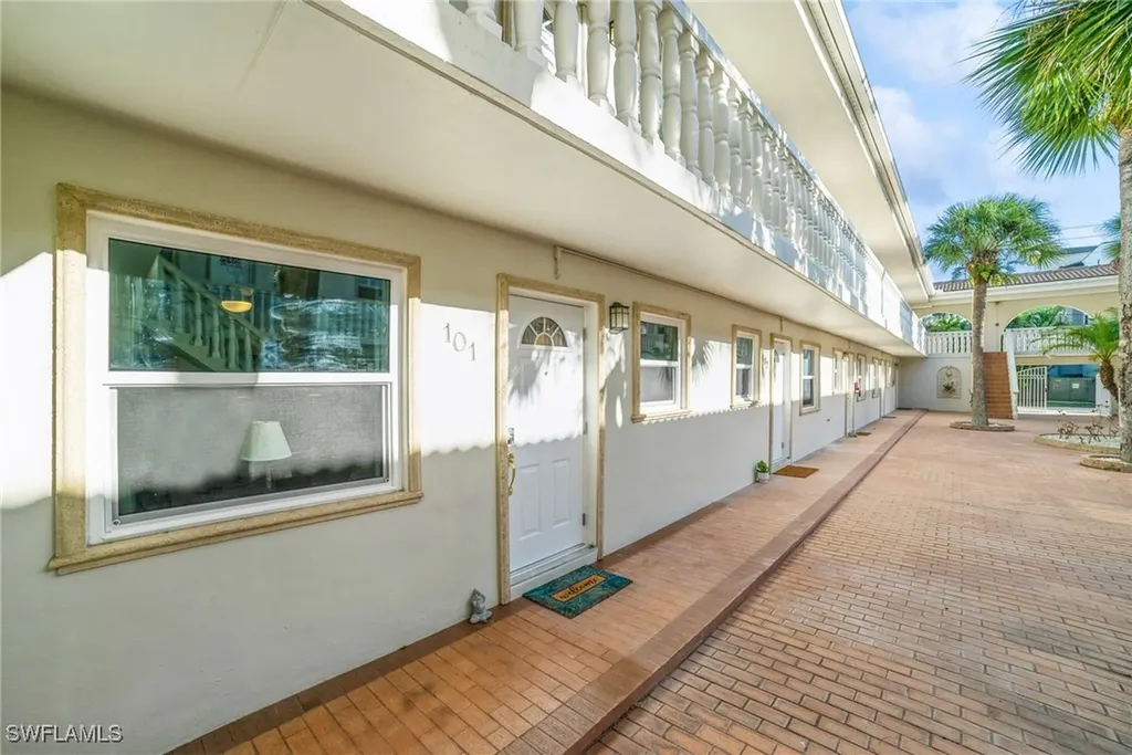 980 7th Avenue S Naples FL 34102
