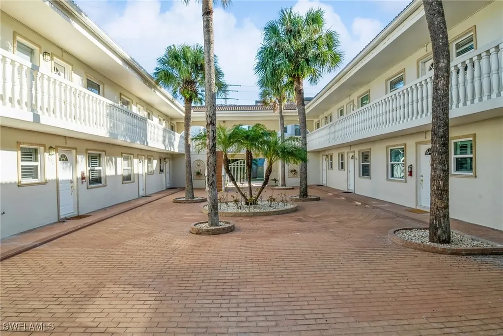 980 7th Avenue S Naples FL 34102