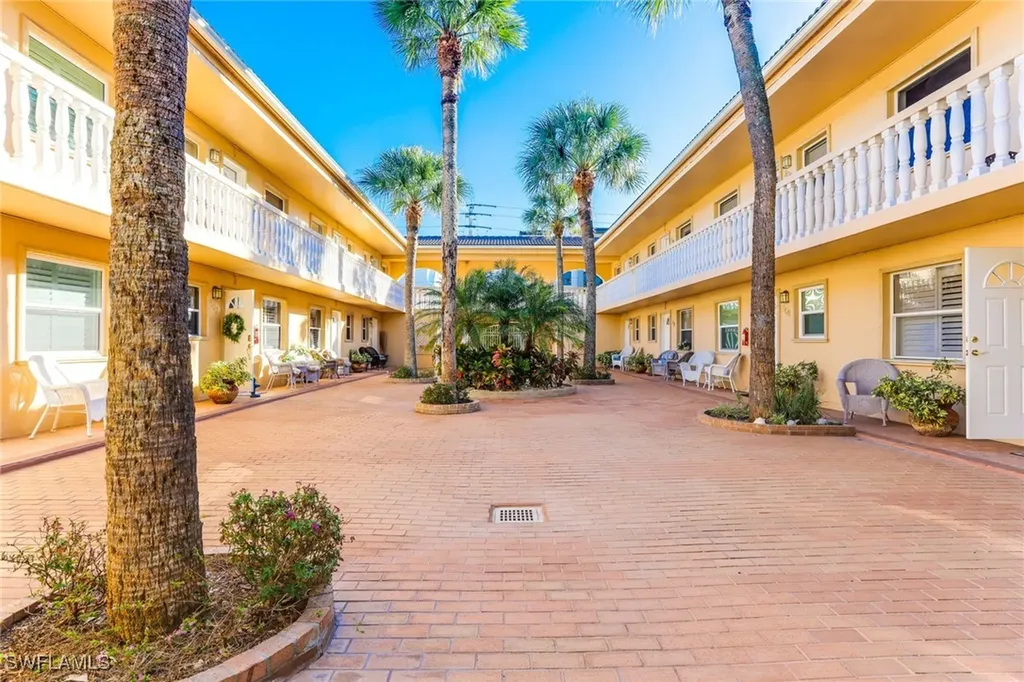 980 7th Avenue S Naples FL 34102